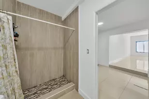 16010 NE 5th Ave, Miami, FL 33162 - Photo 30