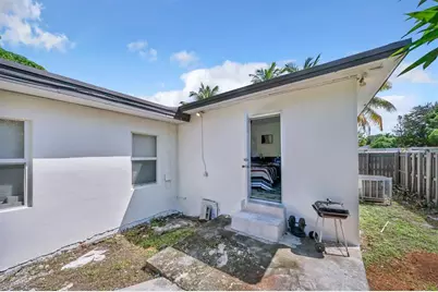 16010 NE 5th Ave, Miami, FL 33162 - Photo 48