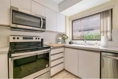 6010 S Falls Circle Dr, Unit #305, Lauderhill, FL 33319 - Photo 10