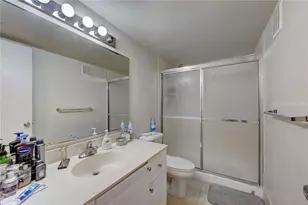 731 N Pine Island Rd, Plantation, FL 33324 - Photo 8