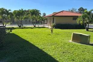 21895 Lake Forest Cir, Boca Raton, FL 33433 - Photo 30
