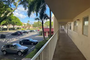 1005 Country Club Dr, Margate, FL 33063 - Photo 32