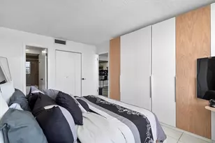 427 Golden Isles Dr, Hallandale Beach, FL 33009 - Photo 10