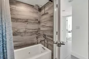 11930 N Bayshore Dr, North Miami, FL 33181 - Photo 34