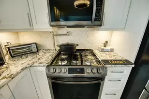 208 NE 30th St, Wilton Manors, FL 33334 - Photo 12