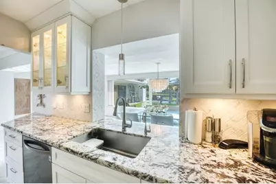 208 NE 30th St, Wilton Manors, FL 33334 - Photo 14