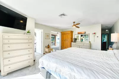 208 NE 30th St, Wilton Manors, FL 33334 - Photo 36