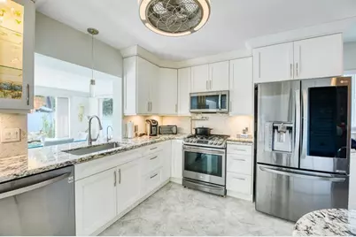 208 NE 30th St, Wilton Manors, FL 33334 - Photo 10