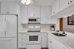 10402 Sunrise Lakes Blvd, Sunrise, FL 33322 - Photo 6