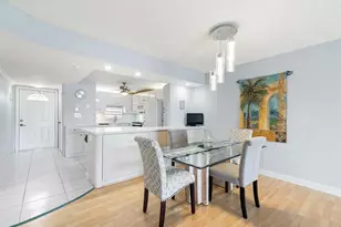 9423 S Hollybrook Lake Dr, Pembroke Pines, FL 33025 - Photo 4