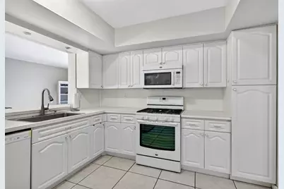 7641 NW 6th Ct, Pembroke Pines, FL 33024 - Photo 16