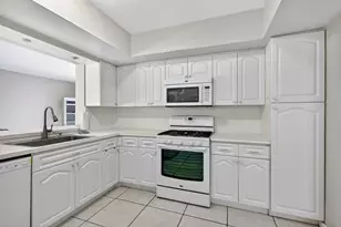 7641 NW 6th Ct, Pembroke Pines, FL 33024 - Photo 16