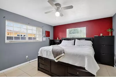 7641 NW 6th Ct, Pembroke Pines, FL 33024 - Photo 22