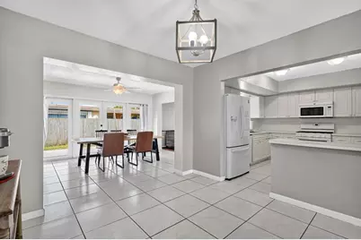 7641 NW 6th Ct, Pembroke Pines, FL 33024 - Photo 10