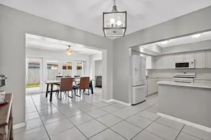 7641 NW 6th Ct, Pembroke Pines, FL 33024 - Photo 10