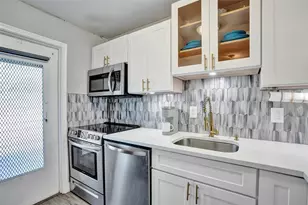 400 SE 10th St, Deerfield Beach, FL 33441 - Photo 8