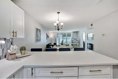 400 SE 10th St, Unit #117, Deerfield Beach, FL 33441 - Photo 12