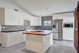 967 NW 89th Ave, Plantation, FL 33324 - Photo 10