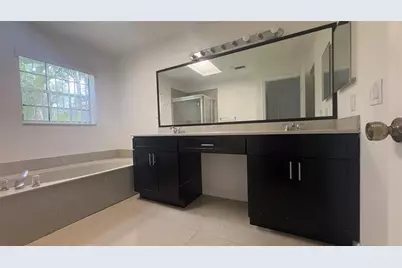 1050  NW 108th Ave, Plantation, FL 33322 - Photo 8