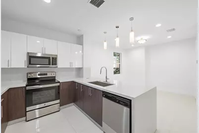 324 SW 14th Ct, Unit #324, Fort Lauderdale, FL 33315 - Photo 2
