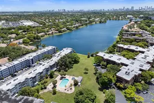 441 NE 195th St, Miami, FL 33179 - Photo 28