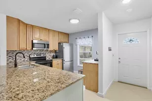 395 Bennington Ln, Lake Worth, FL 33467 - Photo 4