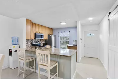 395  Bennington Ln, Unit #0, Lake Worth, FL 33467 - Photo 10