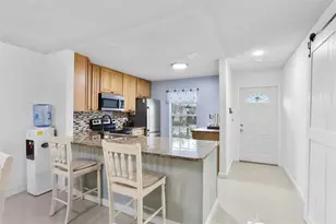 395 Bennington Ln, Lake Worth, FL 33467 - Photo 10