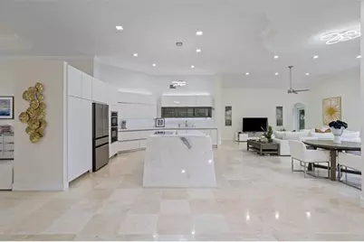 2534  Golf View Dr, Weston, FL 33327 - Photo 10