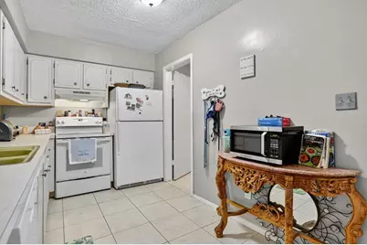 9806 NW 71st St, Tamarac, FL 33321 - Photo 12