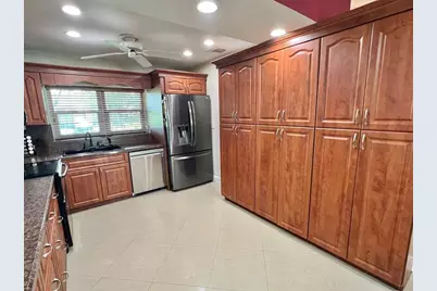 7321 NW 38th Ct, Coral Springs, FL 33065 - Photo 4