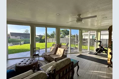 9208 NW 80th St, Tamarac, FL 33321 - Photo 6