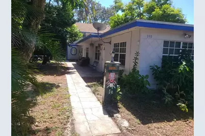 898 NE 39th St, Oakland Park, FL 33334 - Photo 2