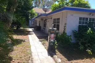 898 NE 39th St, Oakland Park, FL 33334 - Photo 2