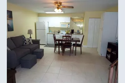 898 NE 39th St, Oakland Park, FL 33334 - Photo 10