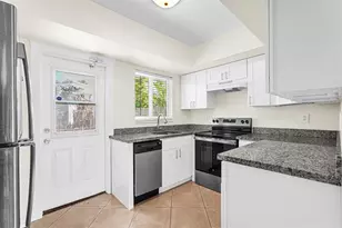 1658 NE 34th St, Oakland Park, FL 33334 - Photo 2