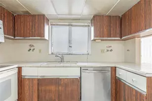 4281 W 10th Ct, Hialeah, FL 33012 - Photo 16