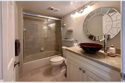 7582 NE Regency Lake Dr, Unit #301, Boca Raton, FL 33433 - Photo 14