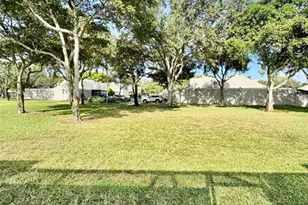 11245 NW 14th Ct, Pembroke Pines, FL 33026 - Photo 16