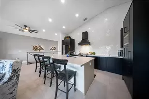 239 W Seaview Dr, Duck Key, FL 33050 - Photo 4