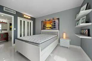 3625 N Country Club Dr Unit, Miami, FL 33180 - Photo 12