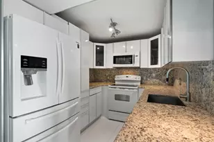 3625 N Country Club Dr Unit, Miami, FL 33180 - Photo 10