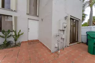 626 NE 195th St, Miami, FL 33179 - Photo 2