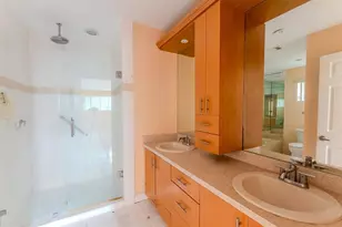 626 NE 195th St, Miami, FL 33179 - Photo 16