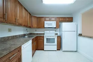 9233 SW 8th St, Boca Raton, FL 33428 - Photo 2