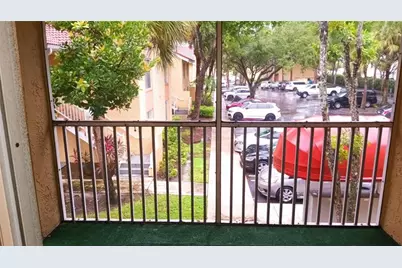 922  Coral Club Dr, Unit #922, Coral Springs, FL 33071 - Photo 10