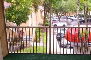 922 Coral Club Dr, Coral Springs, FL 33071 - Photo 10