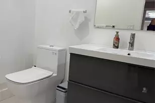 823 N 20th Ct, Hollywood, FL 33020 - Photo 12