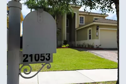 21053 SW 88th Pl, Cutler Bay, FL 33189 - Photo 2