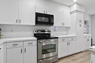 11461 Lakeview Dr, Coral Springs, FL 33071 - Photo 10